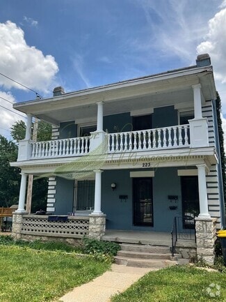 Building Photo - 223 N Jackson Ave