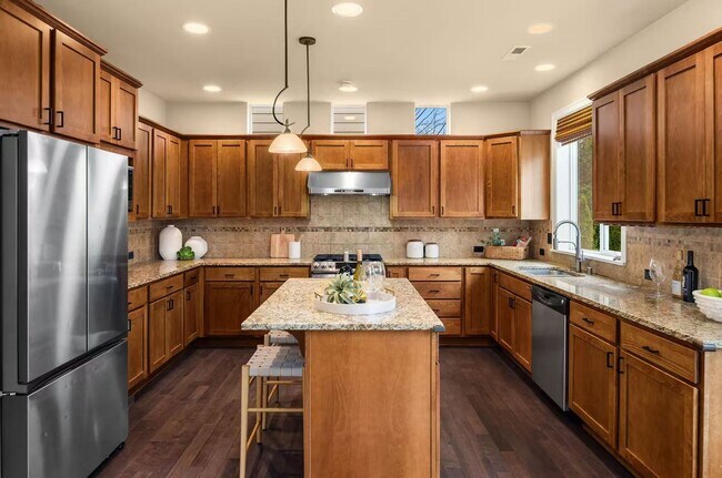 Building Photo - Spacious 4 bedroom home in Sammamish!