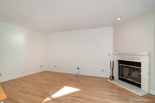 Building Photo - 4673 Marlborough Dr