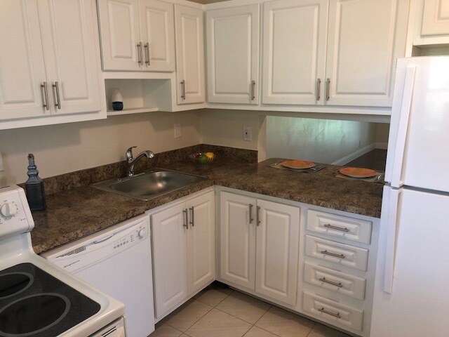 Building Photo - 5520 N Lakewood Cir
