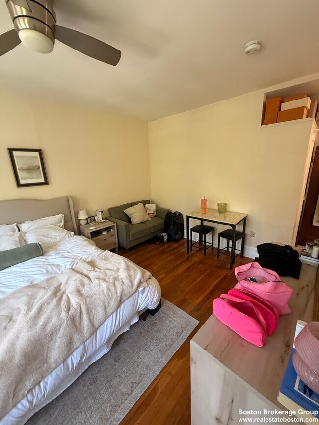 Building Photo - 39 Hemenway St