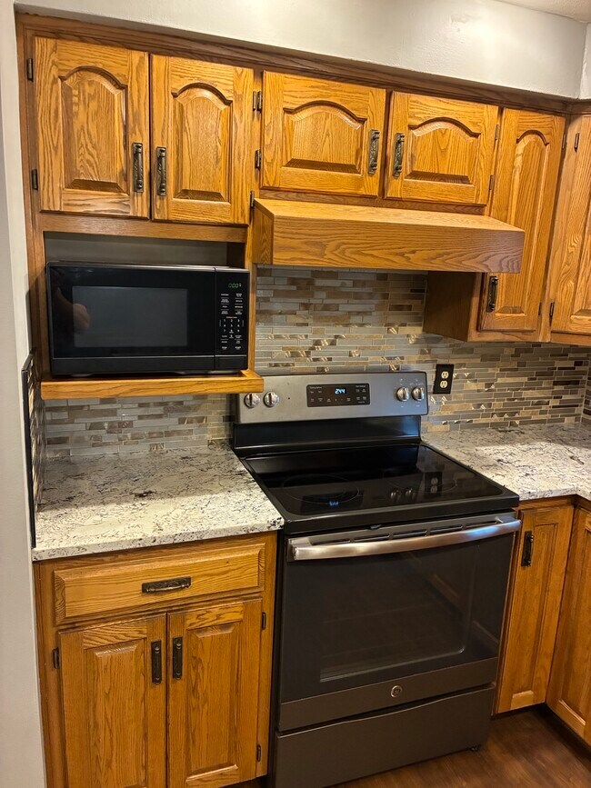 Foto del edificio - 1006 Woodland Ct