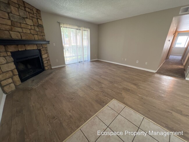 Foto del edificio - 3 Bedroom 2 Bathroom in Robinwood Condomin...