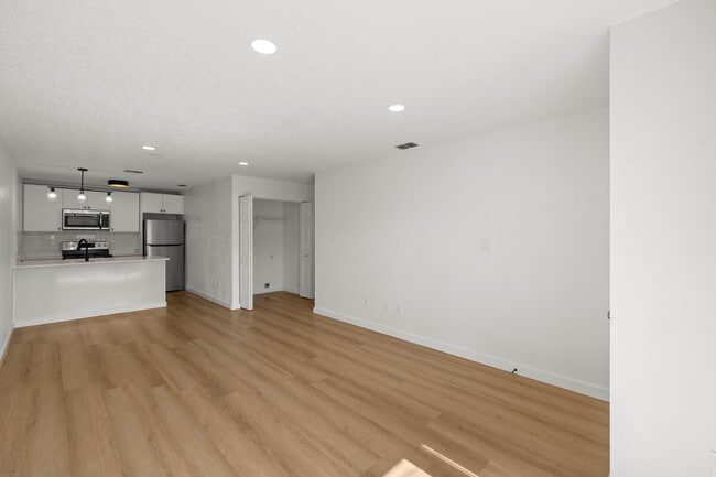 Building Photo - 2955 SE 53rd Ct