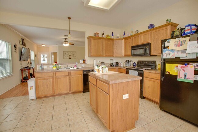 Building Photo - 7534 Angelwing Dr