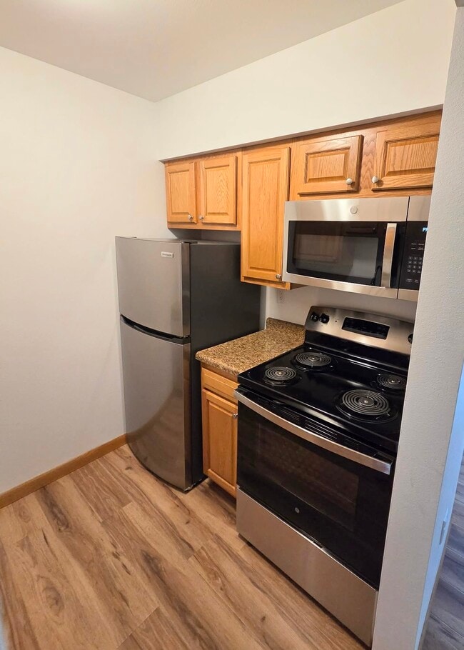 Kitchen - Country Village Apartments