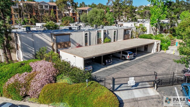 Building Photo - Spacious 1 bedroom condo in gated complex