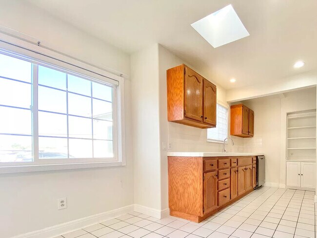 Foto del edificio - 7400 Radford Ave