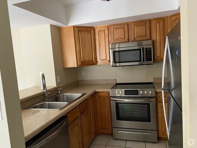 Building Photo - 1530 SE Royal Green Cir