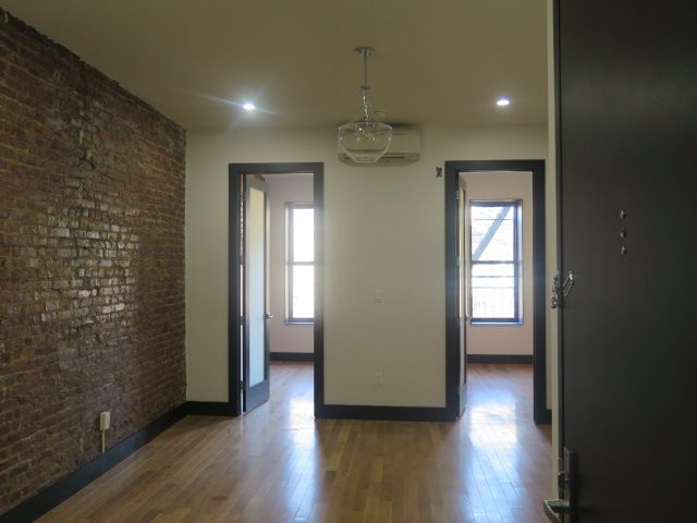 Primary Photo - 125 Thames St