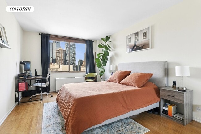 Building Photo - 350 W 50th St