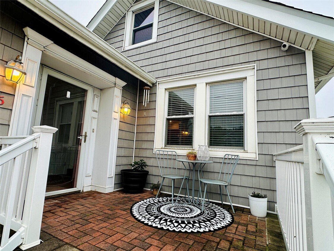Foto principal - 226 E Pine St