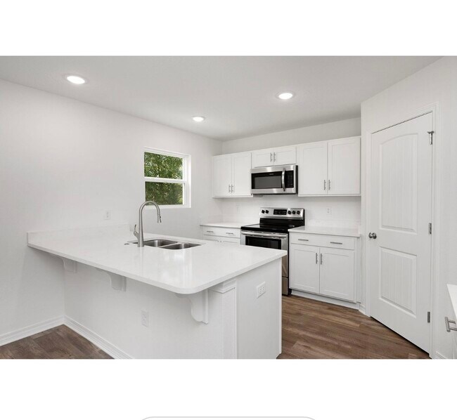 Building Photo - 4894 Kensington Ln