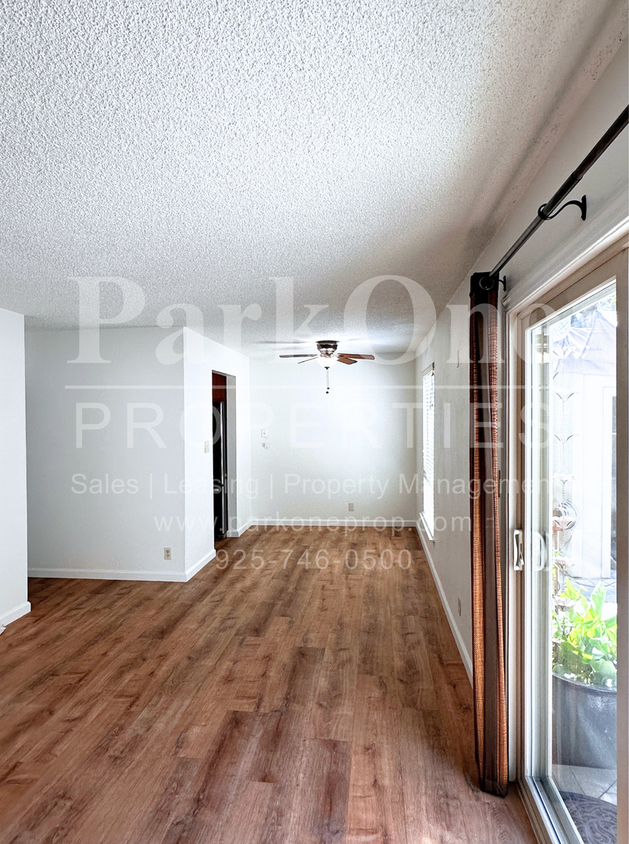Foto principal - Charming Two-Level Condo