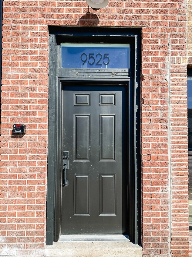 Primary Photo - 9525 E Colfax Ave