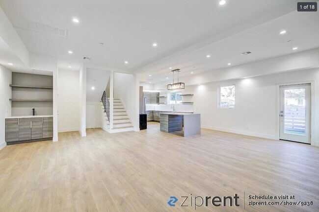 Foto del edificio - 5641 Riverton Ave