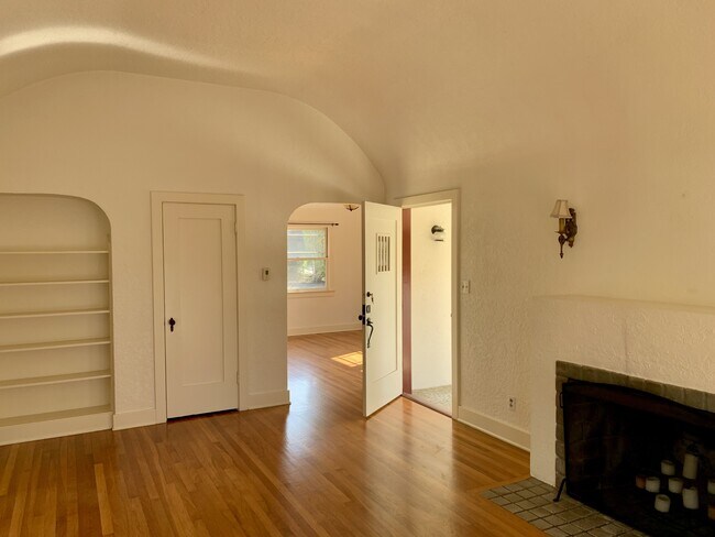 Building Photo - 1849 Eucalyptus Ave
