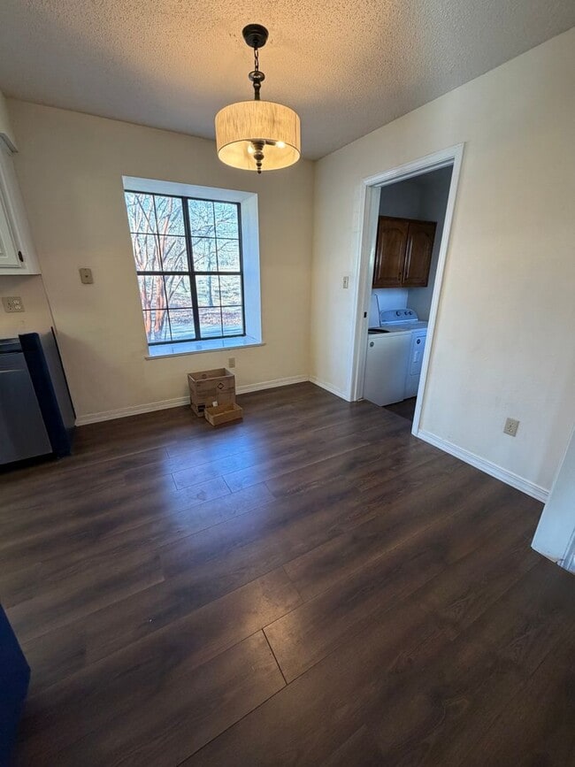 Foto del edificio - 220 Norwood Dr