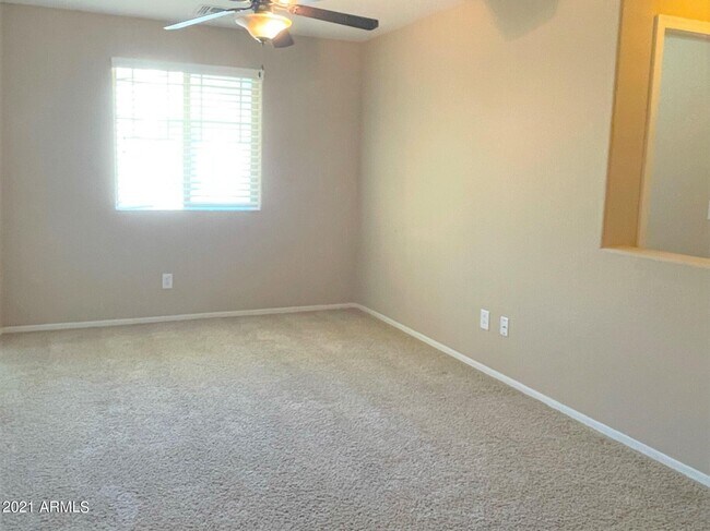 Foto del edificio - 2559 E Vermont Dr