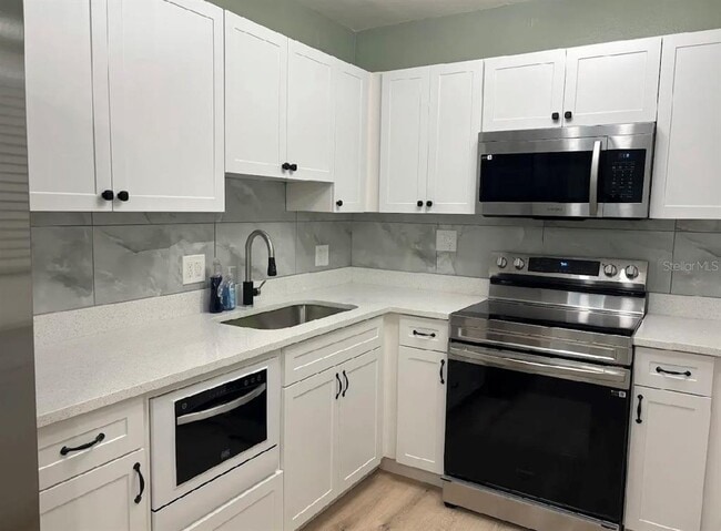 Building Photo - 7661 18th Way N