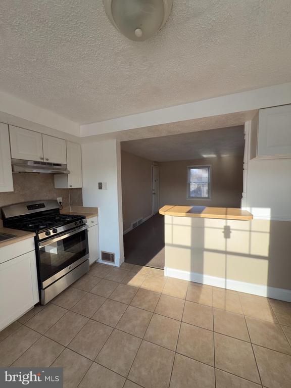 Building Photo - 973 S Olden Ave