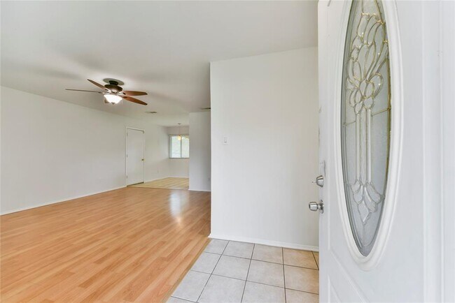 Foto del edificio - 8402 Romney Rd