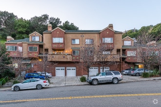 Building Photo - 120 Caldecott Ln