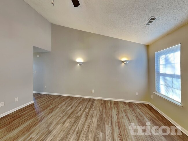 Foto del edificio - 1026 Summit Hills Dr