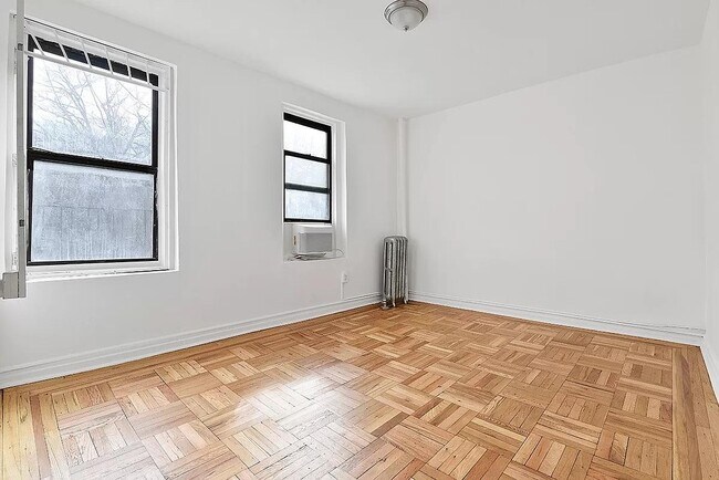 Foto del edificio - 825 Walton Ave