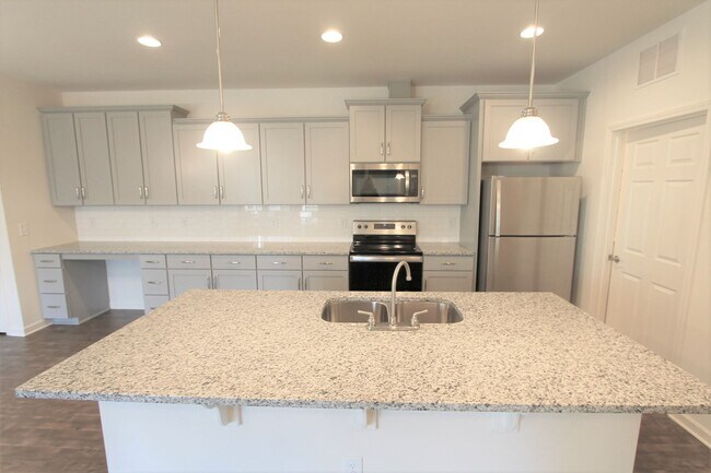 Foto del edificio - BEAUTIFUL 3BD 2.5 BTH Apartment home RAINT...
