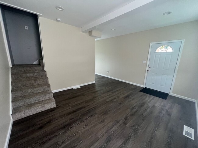 Building Photo - NEWLY RENOVATED HOME