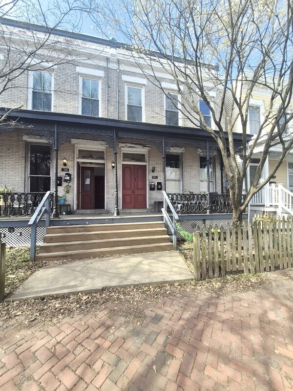 Building Photo - 709 1/2 W Clay St