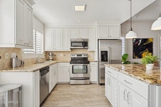 Building Photo - 7921 E Horseshoe Ln