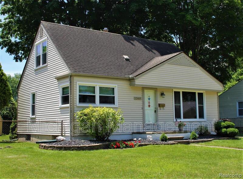 Photo - 32469 Rosslyn Ave