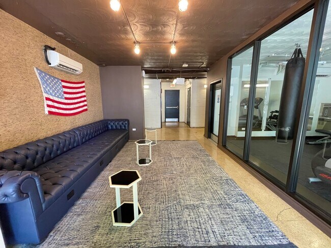 Foto del edificio - 6134 N Kenmore Ave