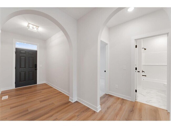 Foto del edificio - 10275 Shadyview Ln N