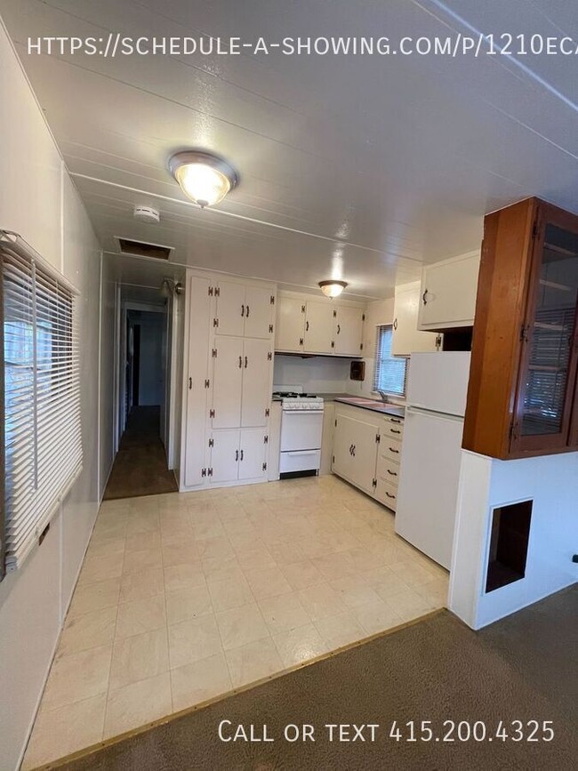 Building Photo - One Bedroom Mobile Home