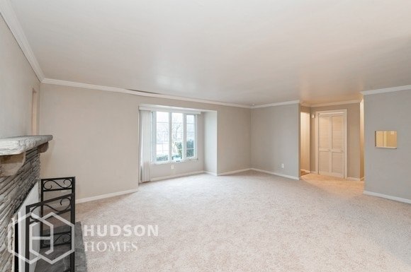 Building Photo - AVAILABLE NOW! - 238 Crestview Dr, Pittsbu...