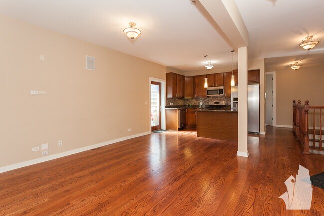 Foto del edificio - 815 W Newport Ave