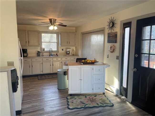 Foto del edificio - 34 Cedar Swamp Rd