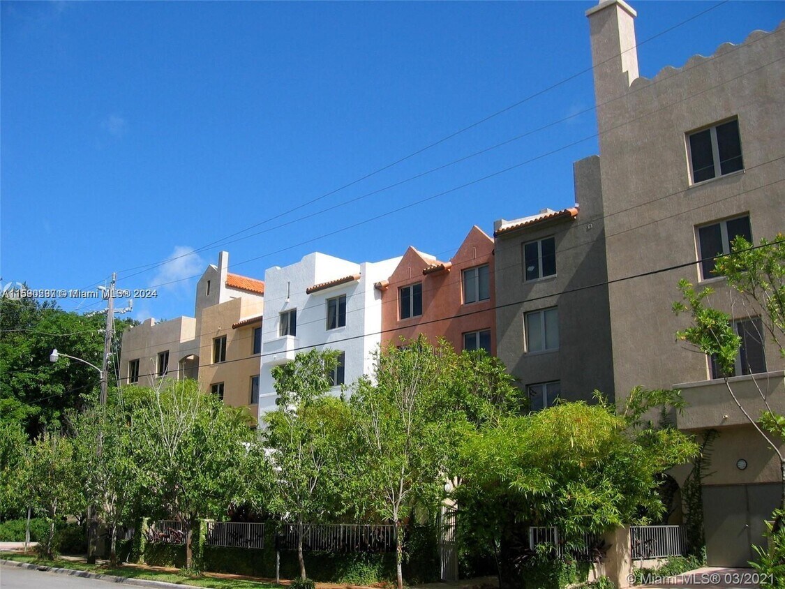 Primary Photo - 2630 SW 28th St