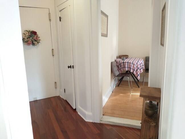 Building Photo - 553 Undercliff Ave
