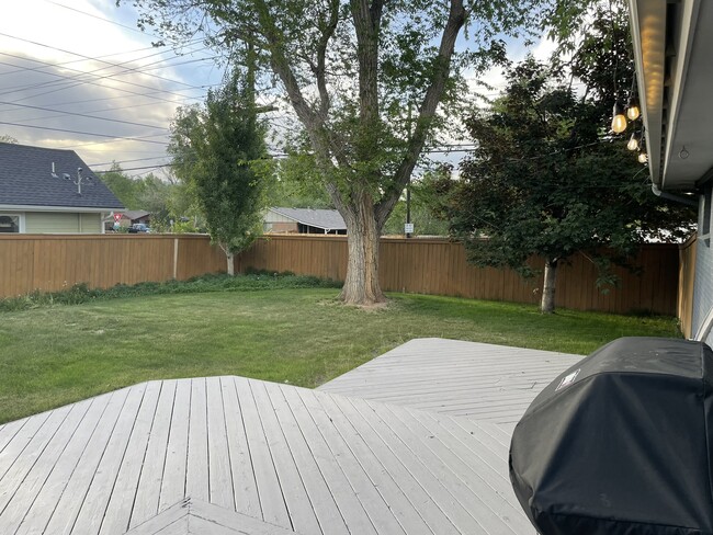 2-Tiered Deck - 875 36th St