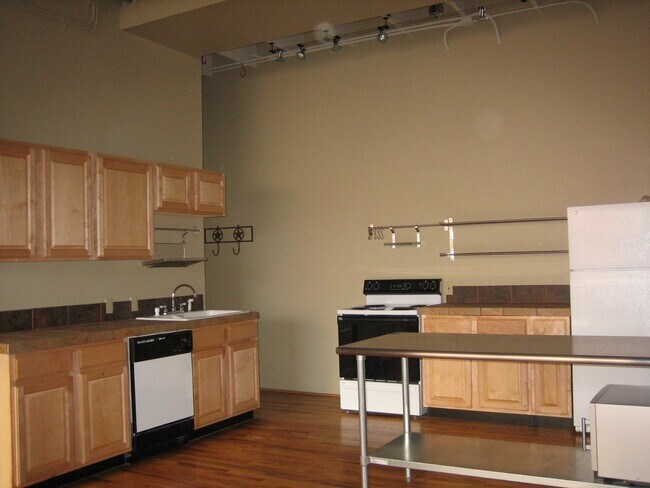 Building Photo - 3309 Blake St