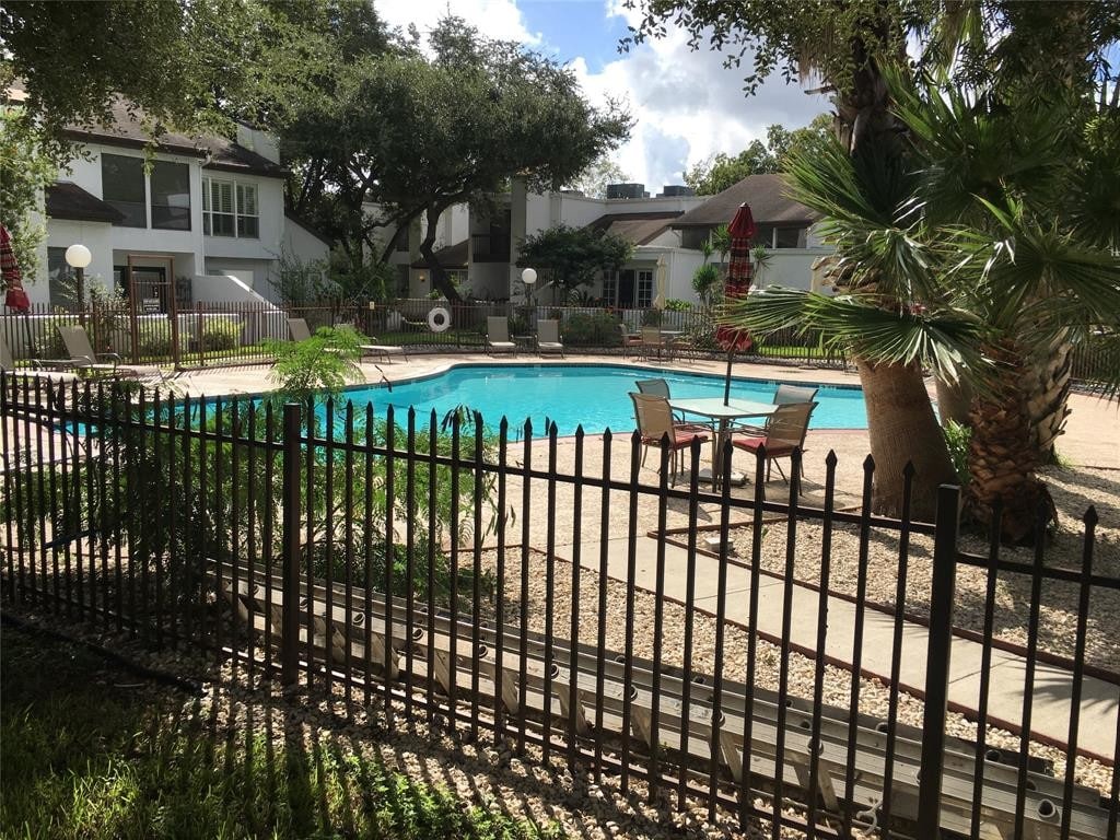 Primary Photo - 7655 S Braeswood Blvd