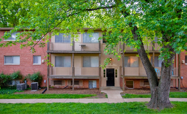 Foto del edificio - Layton Hall Apartments