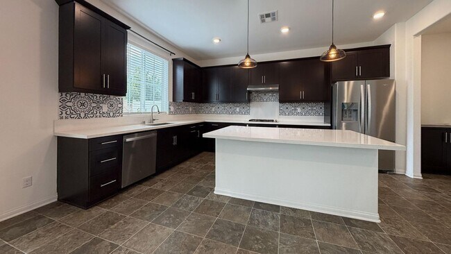 Foto del edificio - 1685 Camellia Ln