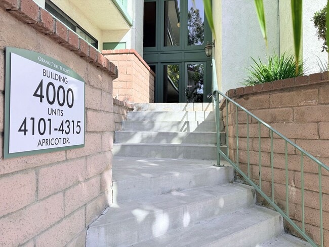 Foto del edificio - Best Value in Irvine!