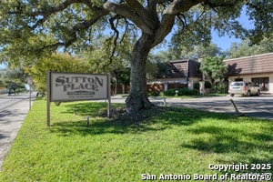 Foto del edificio - 8715 Starcrest Dr