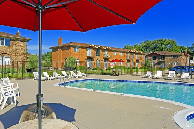 Pool - Rivercrest Apartments